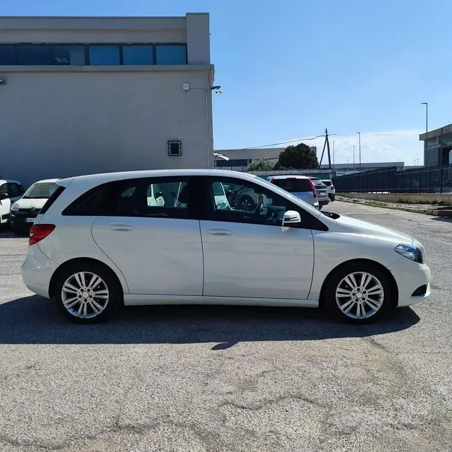 Usata Mercedes B180 Executive 109 CV (80 kW) 2014 Bianco Utilitaria
