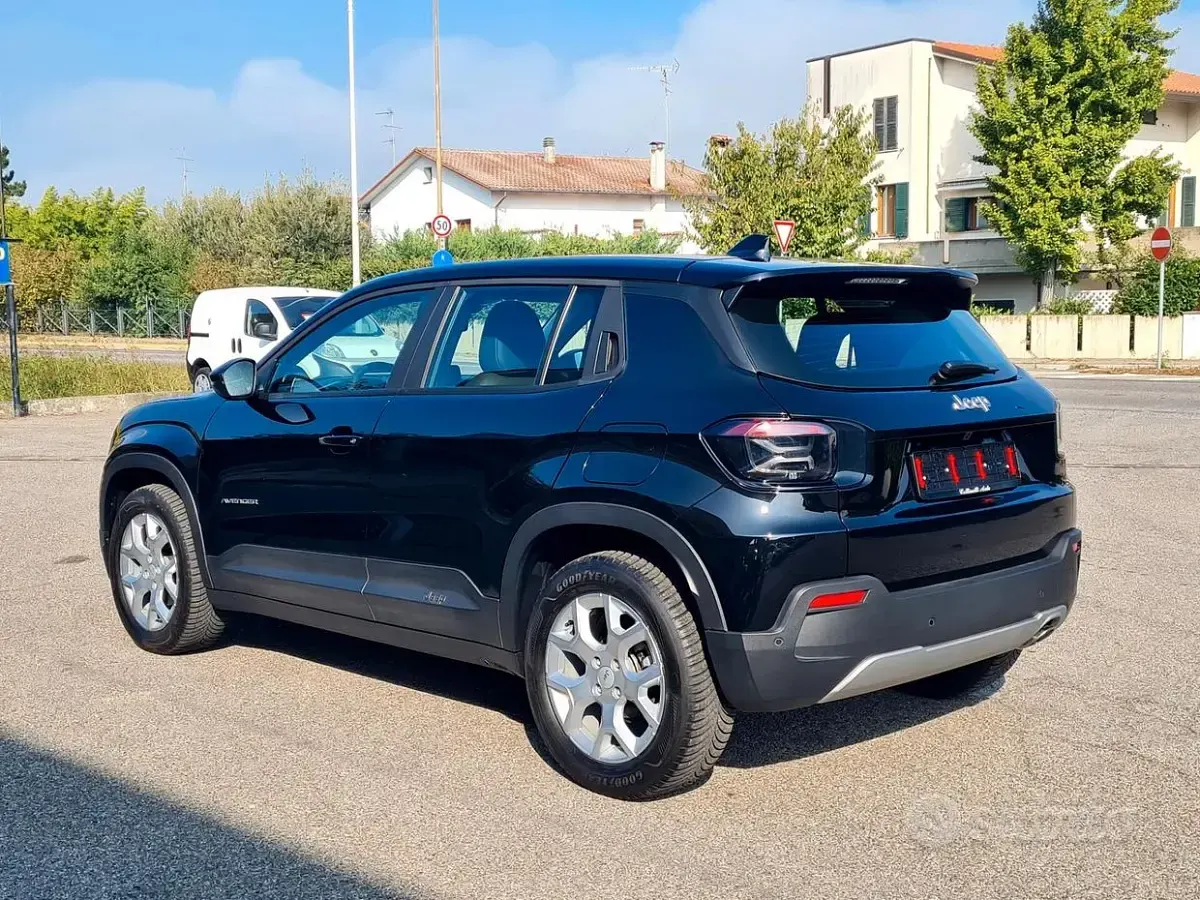 Usado Jeep Avenger Altitude 101 CV (74 kW) 2024 Negro SUV