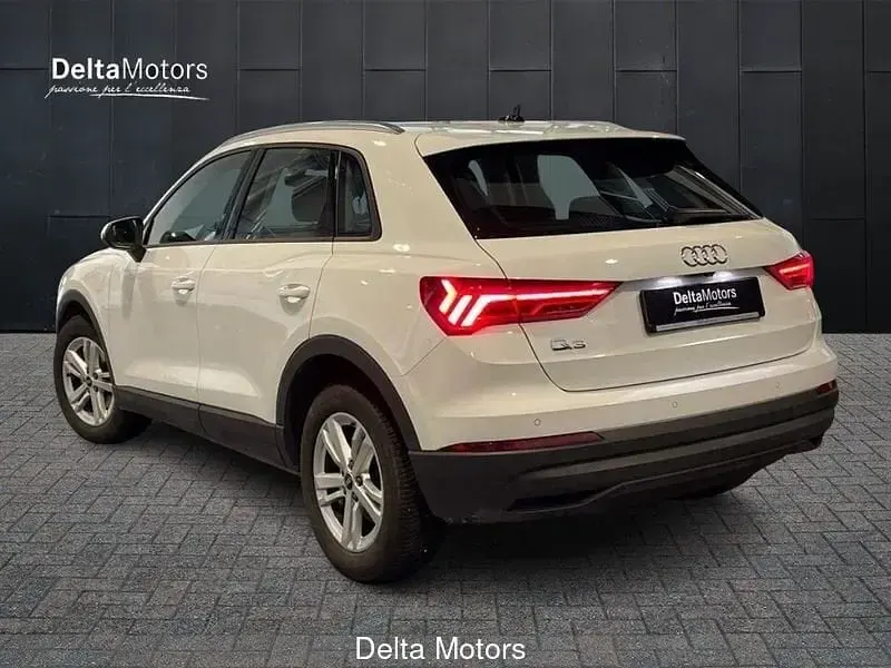 Käytetty Audi Q3 Business 150 HP (110 kW) 2024 Valkoinen Katumaasturi