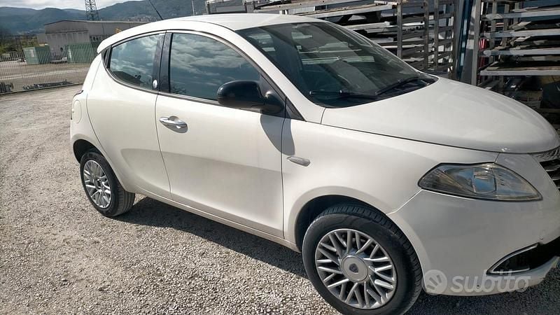 Usata Lancia Ypsilon 80 CV (58 kW) 2013 Bianco Utilitaria