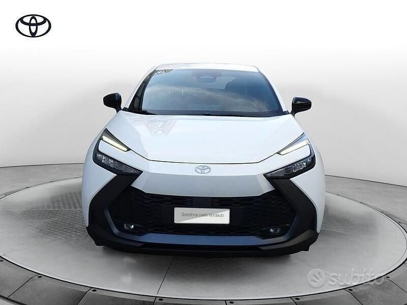 Usata Toyota C-HR Active 140 CV (102 kW) 2024 Bianco SUV