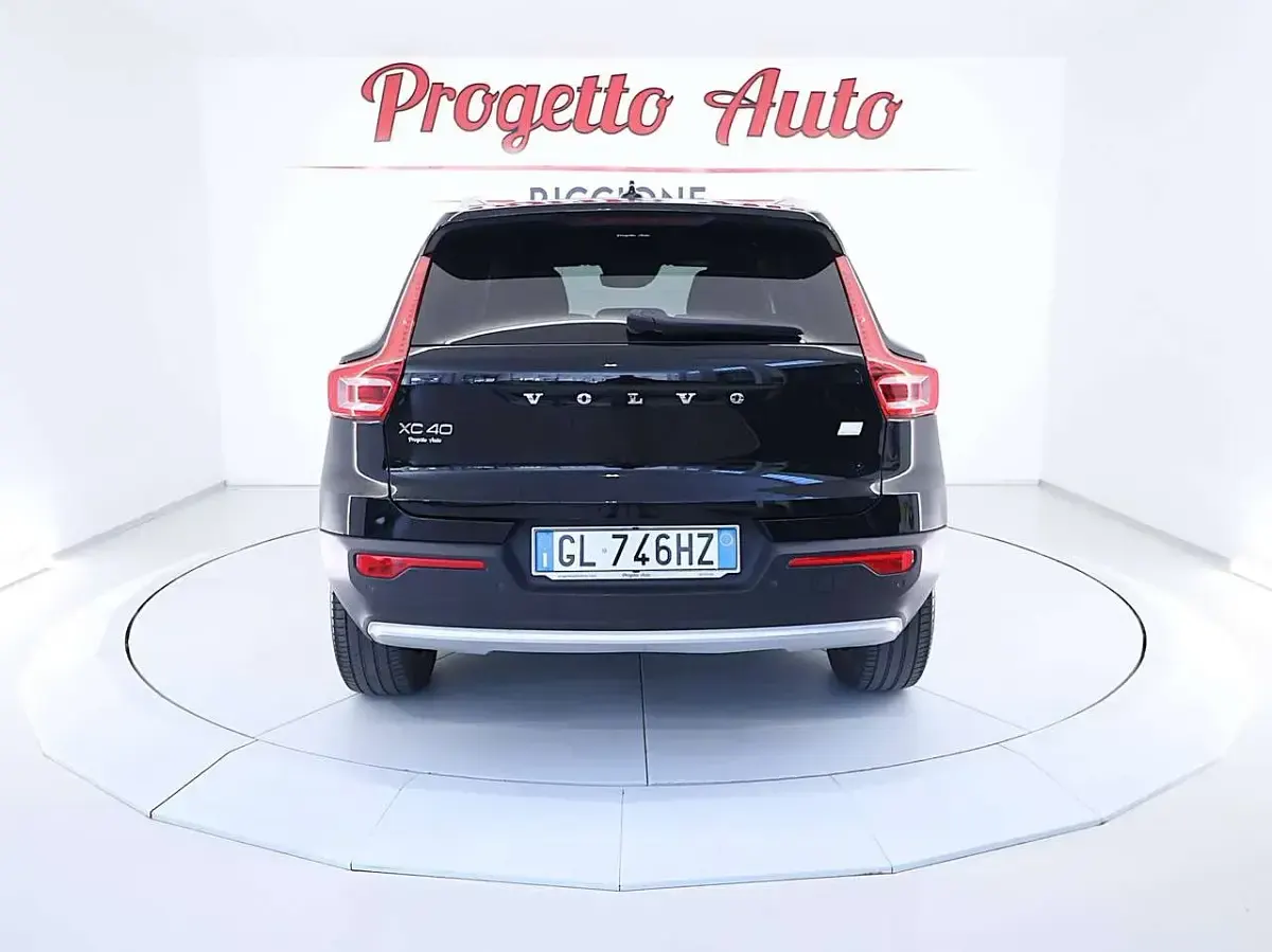 Usata Volvo XC40 Core 129 CV (94 kW) 2022 Black solid SUV