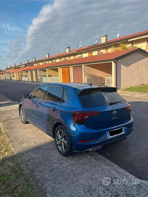 Usata VW Polo R-line 95 CV (69 kW) 2023 Blu Berlina