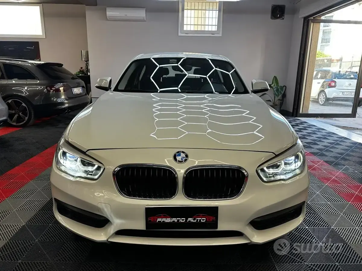 Usata BMW 118 Advantage 150 CV (110 kW) 2015 Bianco Utilitaria