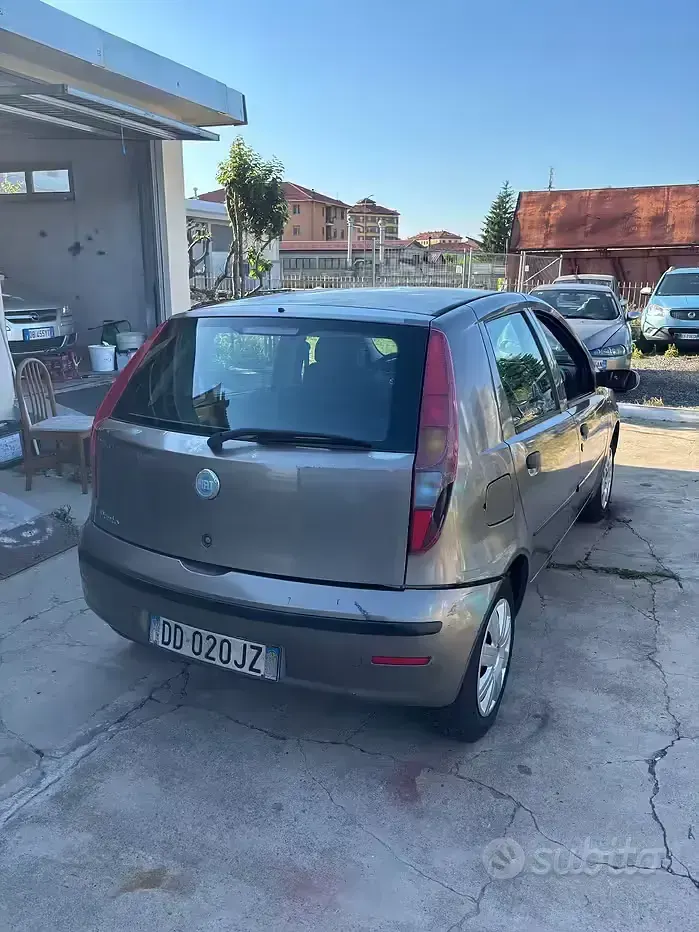 Usata Fiat Punto Classica 60 CV (44 kW) 2007 Beige Utilitaria
