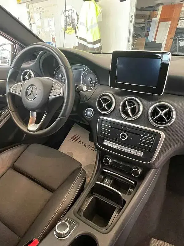 Usata Mercedes A180 Premium 109 CV (80 kW) 2018 Nero Berlina