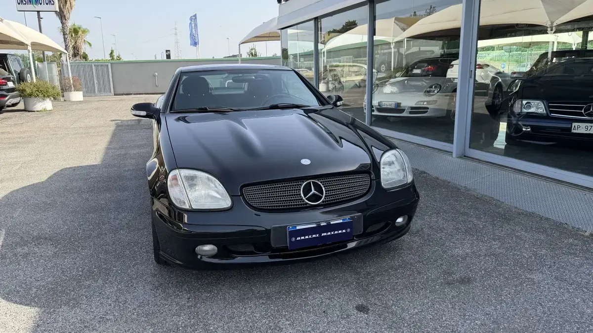 Usata Mercedes SLK320 217 CV (159 kW) 2001 Nero Cabrio