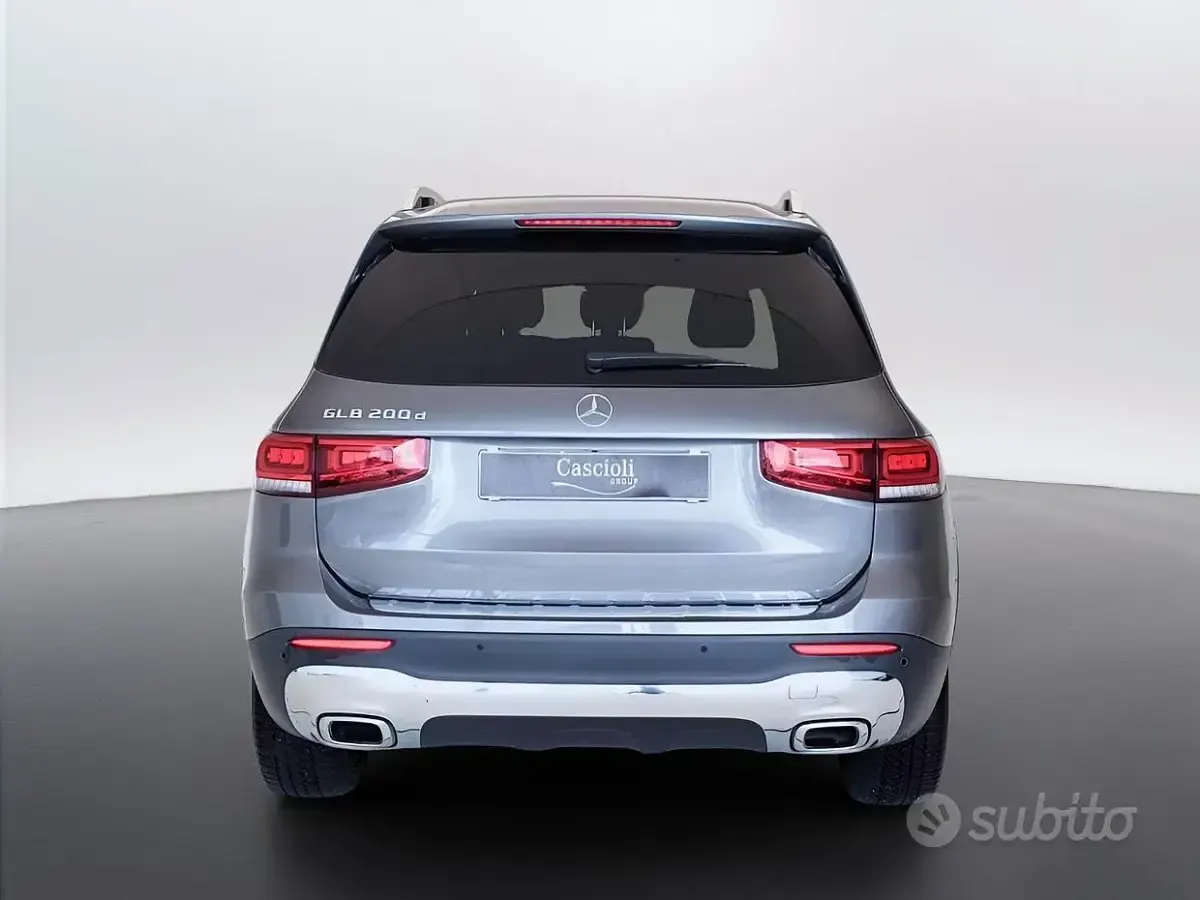 Usata Mercedes GLB200 150 CV (110 kW) 2020 Grigio SUV