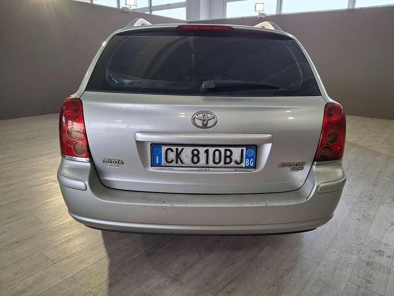 Usata Toyota Avensis 116 CV (85 kW) 2003 Argento Station wagon
