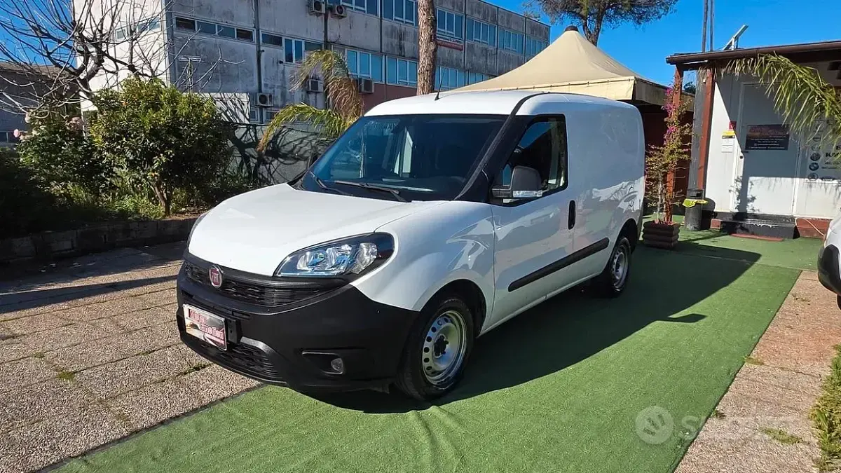 Usata Fiat Doblò S 105 CV (77 kW) 2022 Bianco Monovolume