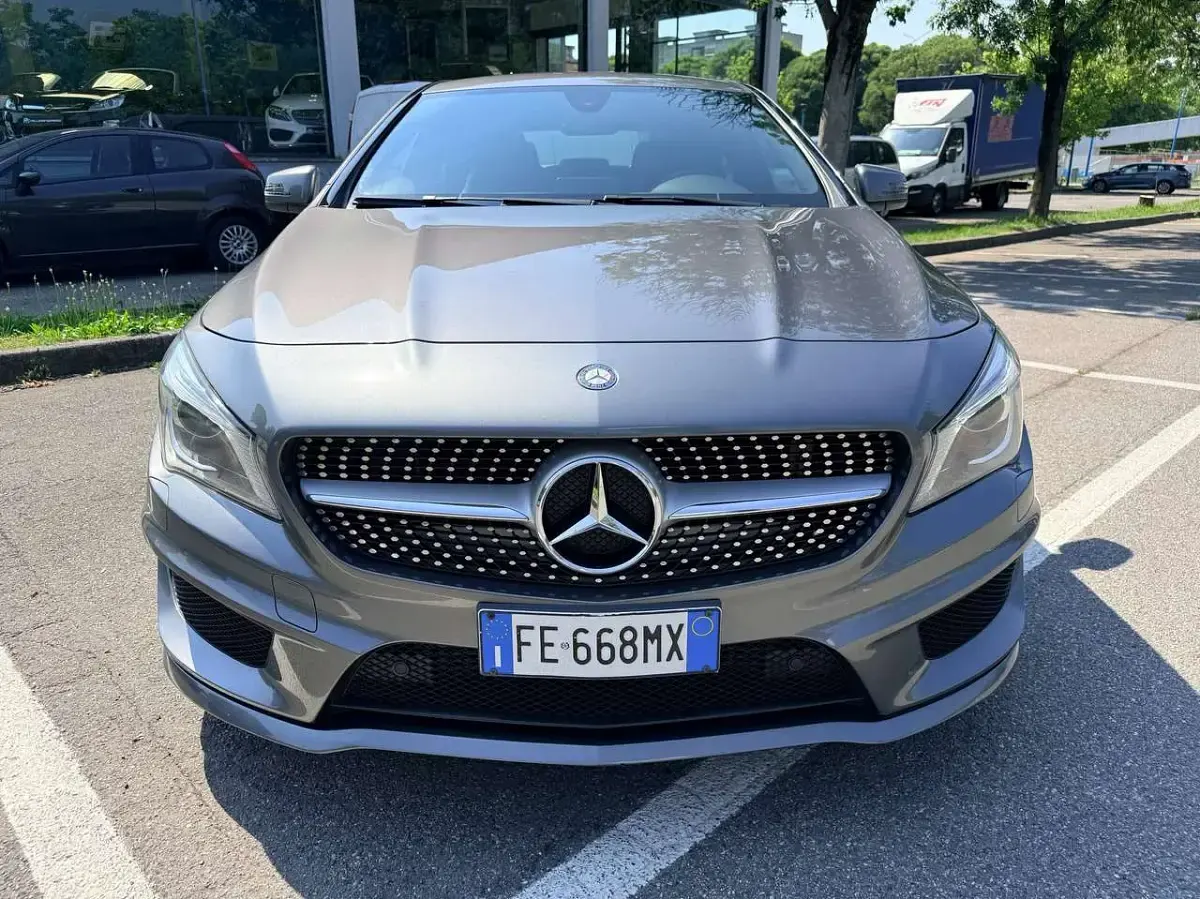 Usata Mercedes CLA180 Premium 122 CV (89 kW) 2016 Grigio montagna met. Berlina