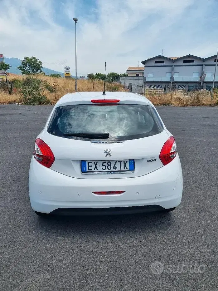 Usata Peugeot 208 82 CV (60 kW) 2014 Bianco Utilitaria