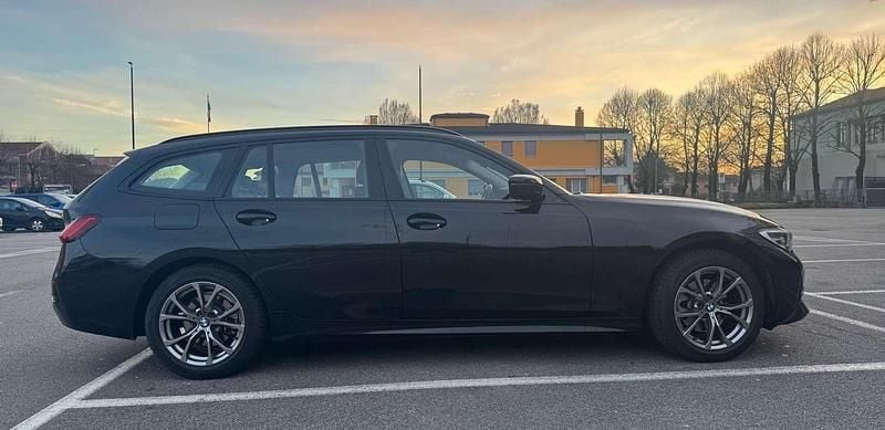 Usata BMW 320 Sport Line 190 CV (139 kW) 2020 Nero Station wagon