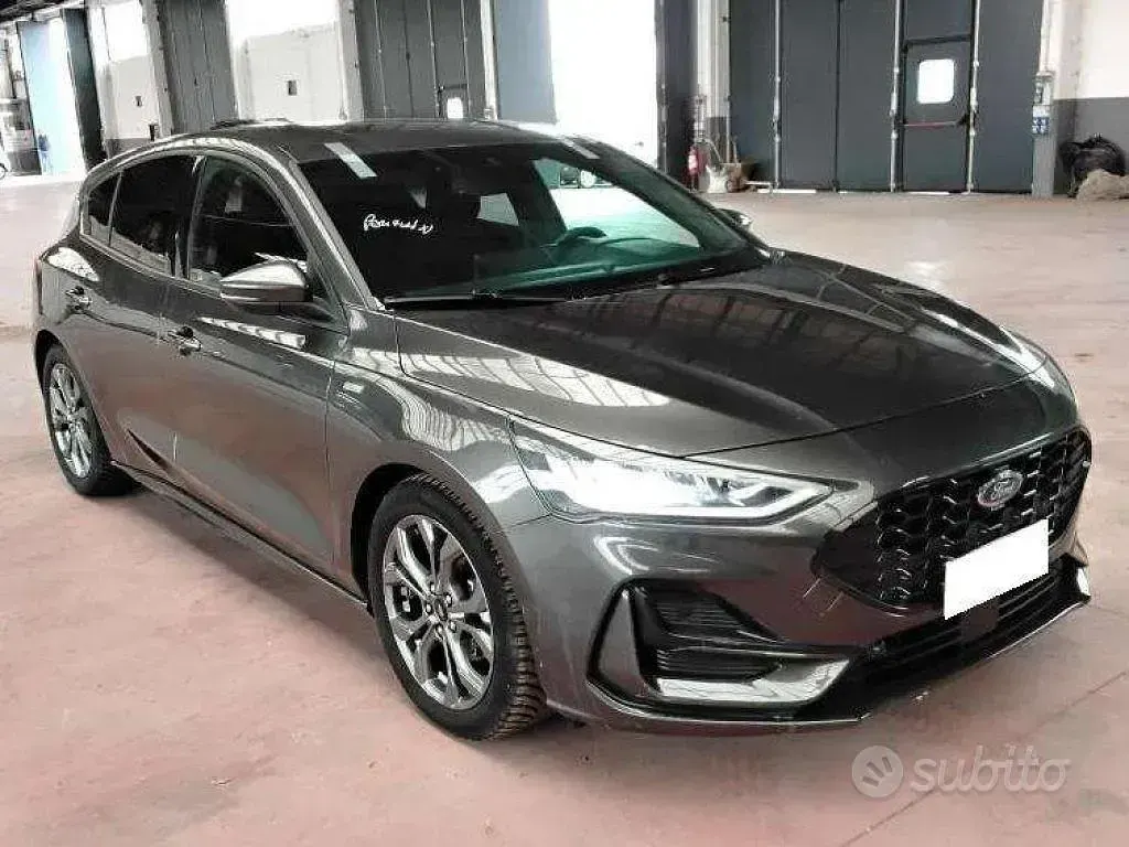 Usata Ford Focus ST-Line 116 CV (85 kW) 2025 Magnetic grey Berlina