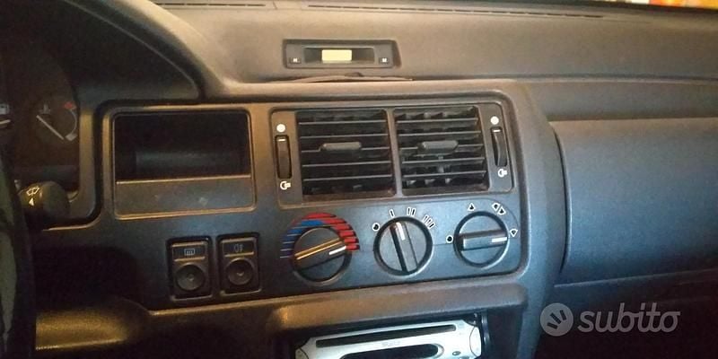 Usata Ford Escort Ghia 88 CV (64 kW) 1992 Grigio Berlina