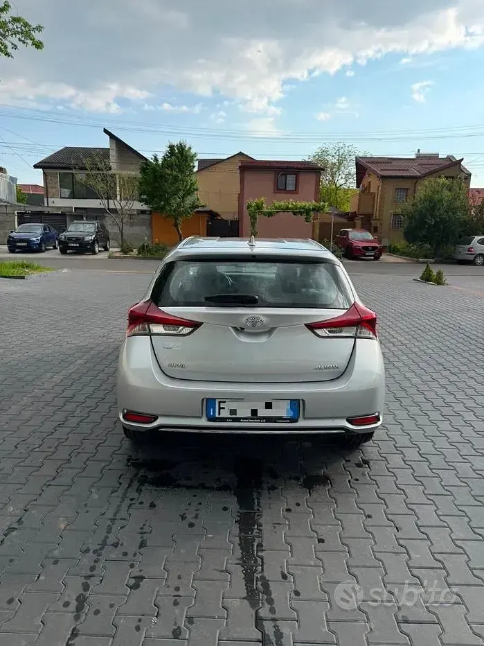 Usata Toyota Auris 90 CV (66 kW) 2016 Grigio Berlina