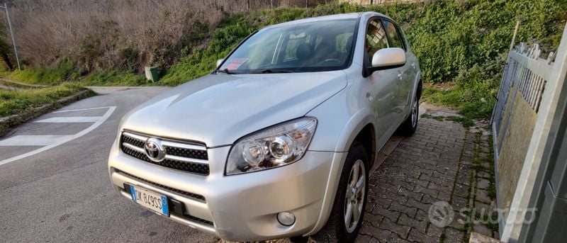 Grigio Usata 2007 Toyota RAV4 SUV | 3700 € (Buon prezzo) - Immagine 1/4