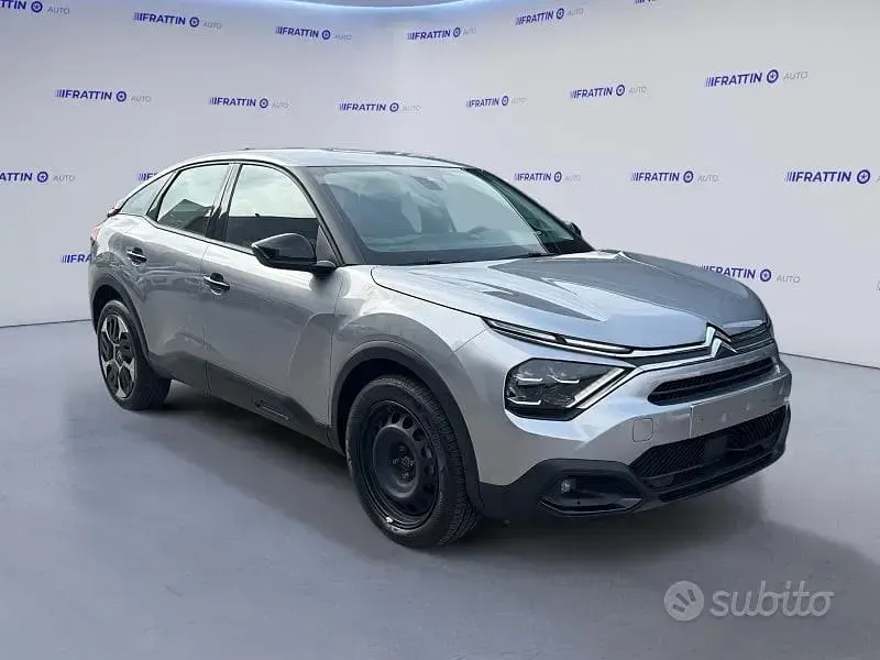 Begagnad Citroën C4 Feel 101 HK (74 kW) 2023 Grå SUV