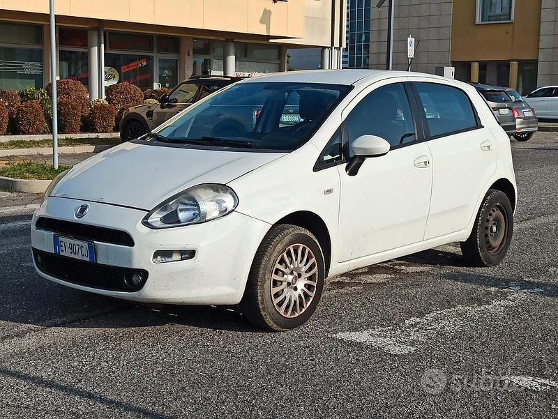 Usata Fiat Punto Street 77 CV (56 kW) 2014 Bianco Utilitaria