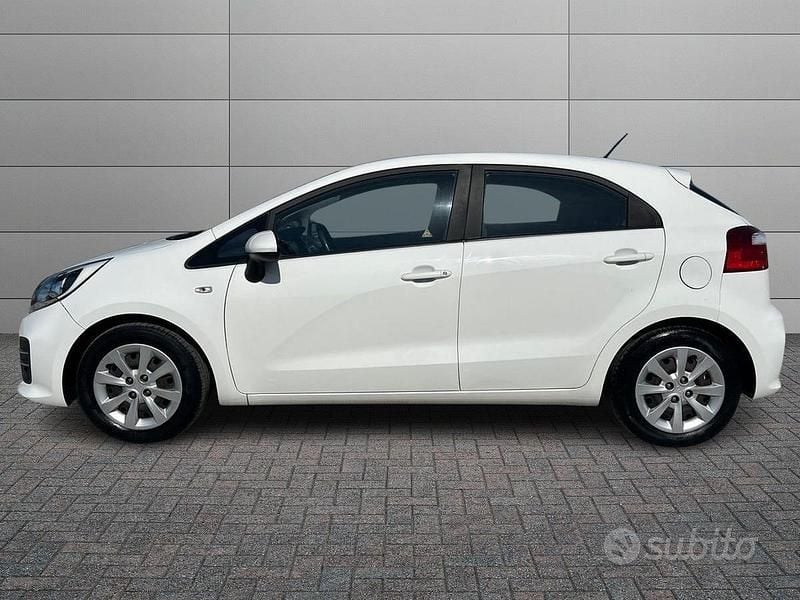 Usata Kia Rio Active 86 CV (63 kW) 2016 Bianco Utilitaria