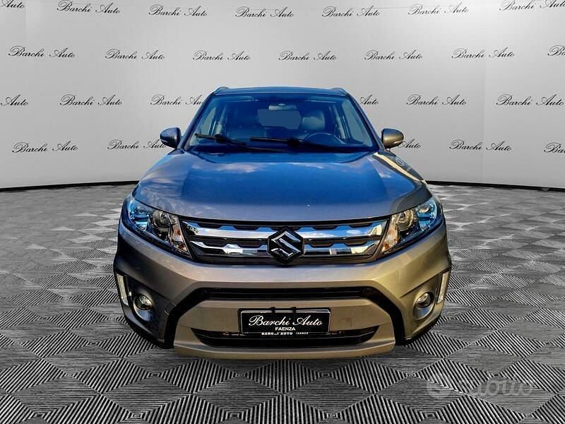 Grigio Usata 2017 Suzuki Vitara SUV | 14.500 € (Buon prezzo) - Immagine 1/4