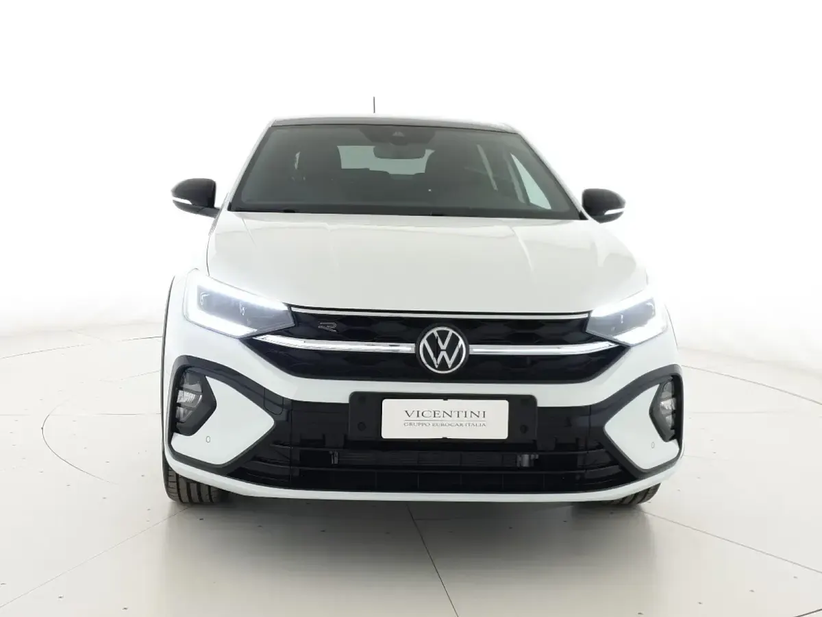 Nuova VW Taigo R-line Plus 115 CV (84 kW) 2026 Pure white deep black perlato SUV
