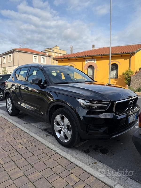 Usata Volvo XC40 Momentum 150 CV (110 kW) 2019 Nero SUV