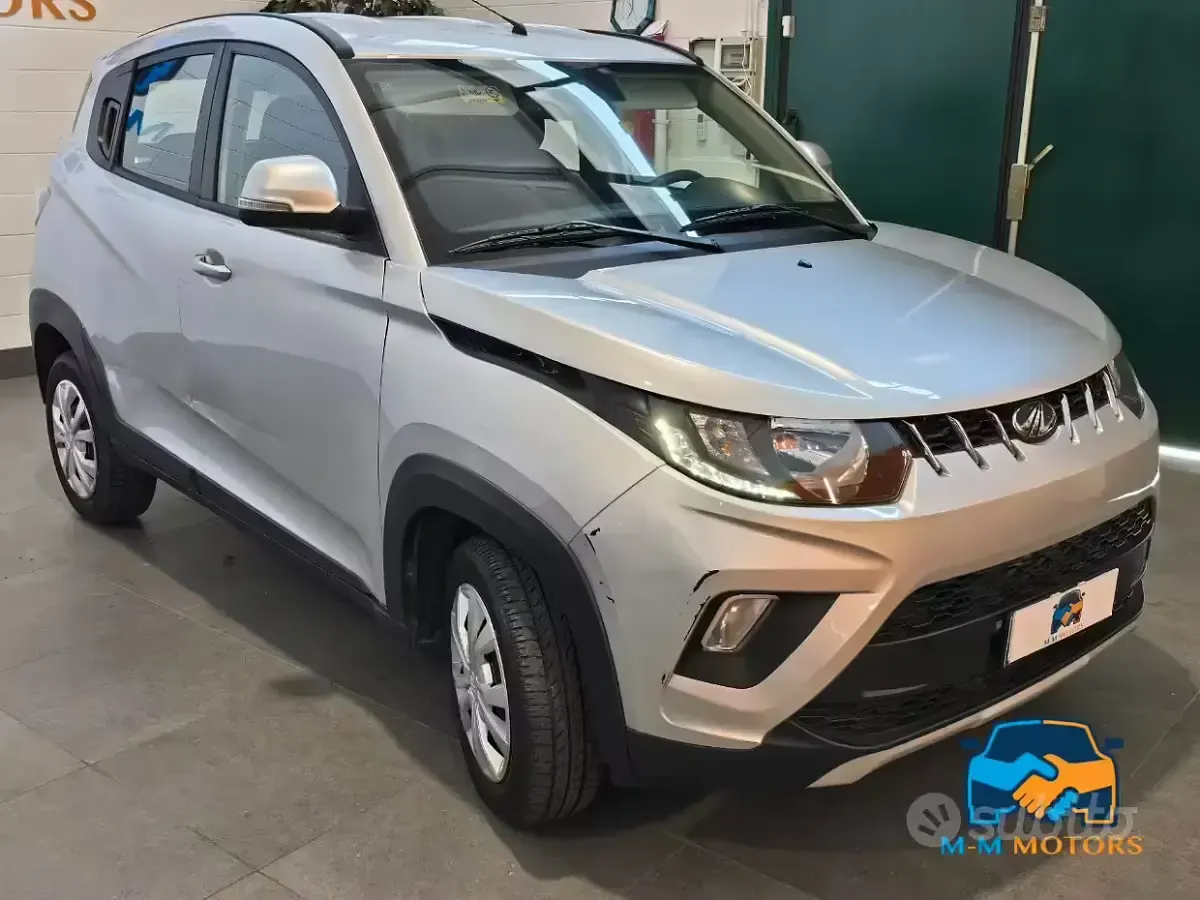Usata Mahindra KUV100 87 CV (63 kW) 2023 Grigio SUV