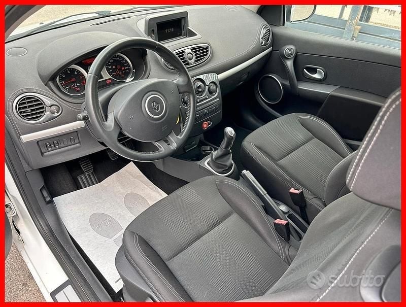 Usata Renault Clio II 75 CV (55 kW) 2011 Bianco Berlina