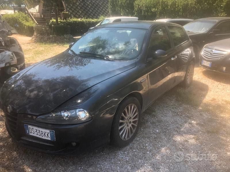 Usata Alfa Romeo 147 119 CV (87 kW) 2008 Grigio Utilitaria