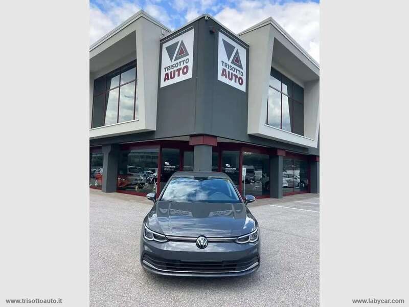Grigio Usata 2023 VW Golf VIII Move Tre volumi | 25.900 € (Buon prezzo) - Immagine 1/4