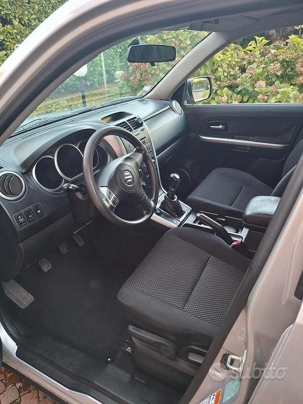 Usata Suzuki Grand Vitara 129 CV (94 kW) 2006 Grigio SUV