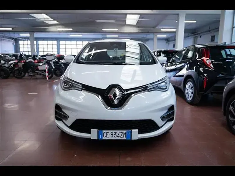 Usata Renault Zoe Zen 100 kW (136 CV) 2021 Grigio chiaro Utilitaria