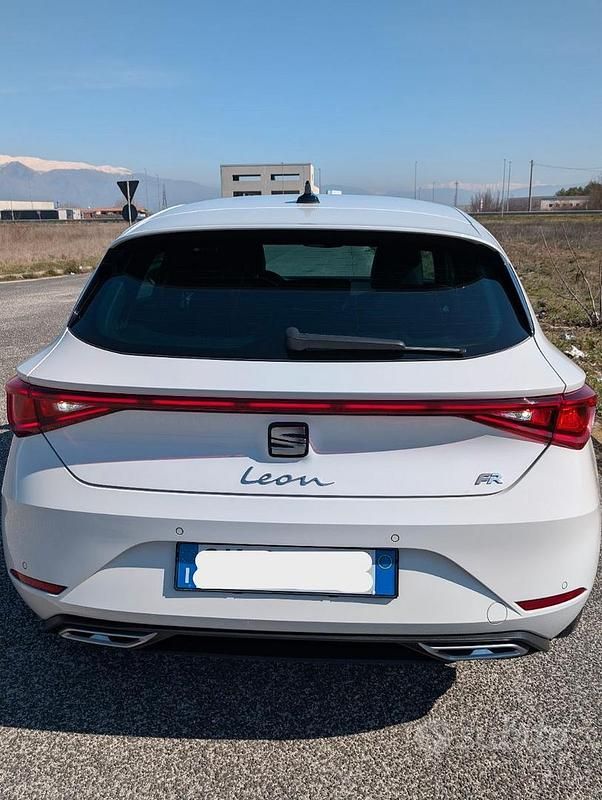 Gebraucht Seat Leon FR 110 PS (80 kW) 2022 Weiß Limousine