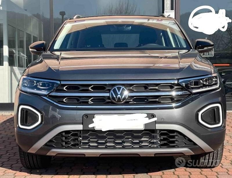 Usata VW T-Roc 115 CV (84 kW) 2024 Grigio SUV