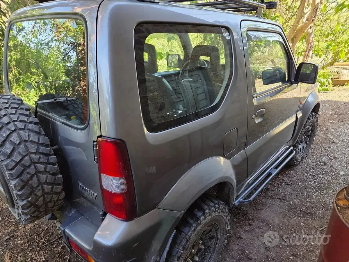 Usata Suzuki Jimny 86 CV (63 kW) 2007 Grigio SUV