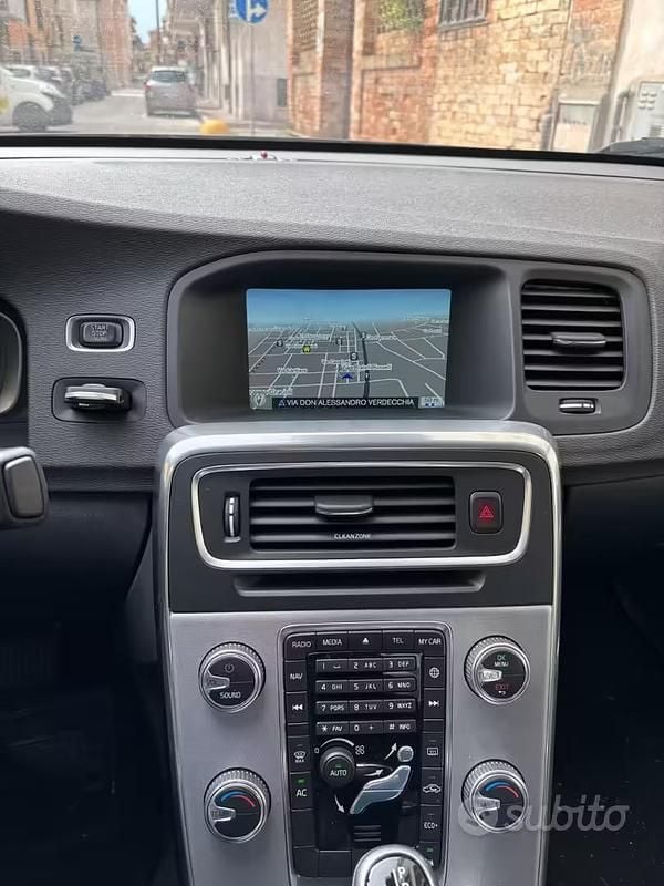 Usata Volvo S60 120 CV (88 kW) 2016 Nero Berlina