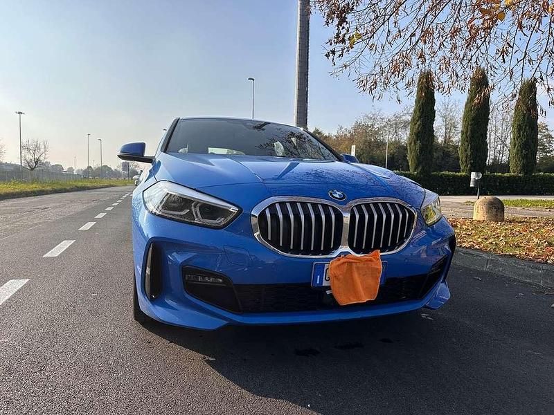 Blu/azzurro Usata 2023 BMW 116 M Sport Due volumi | 26.000 € (Buon prezzo) - Immagine 1/4