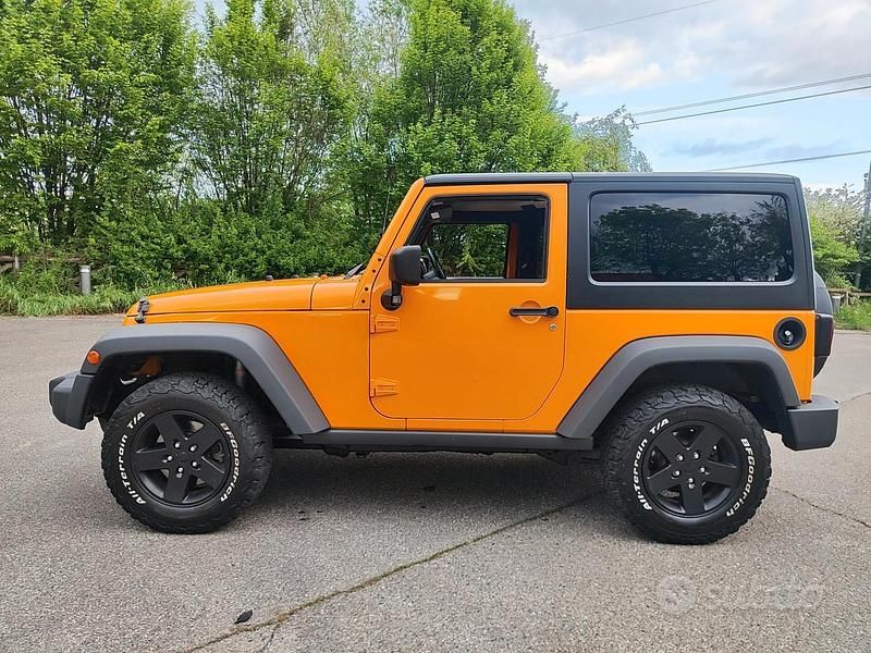 Usata Jeep Wrangler 200 CV (147 kW) 2013 Arancione SUV