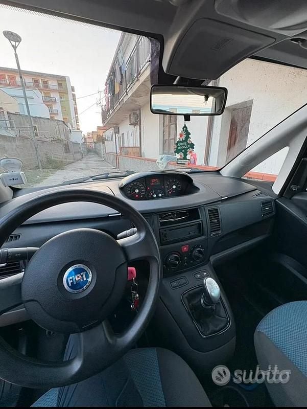 Usata Fiat Idea 95 CV (69 kW) 2006 Blu Monovolume