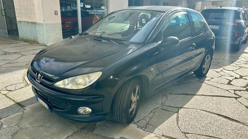 Nero Usata 2003 Peugeot 206 Due volumi | 990 € (Buon prezzo) - Immagine 1/4