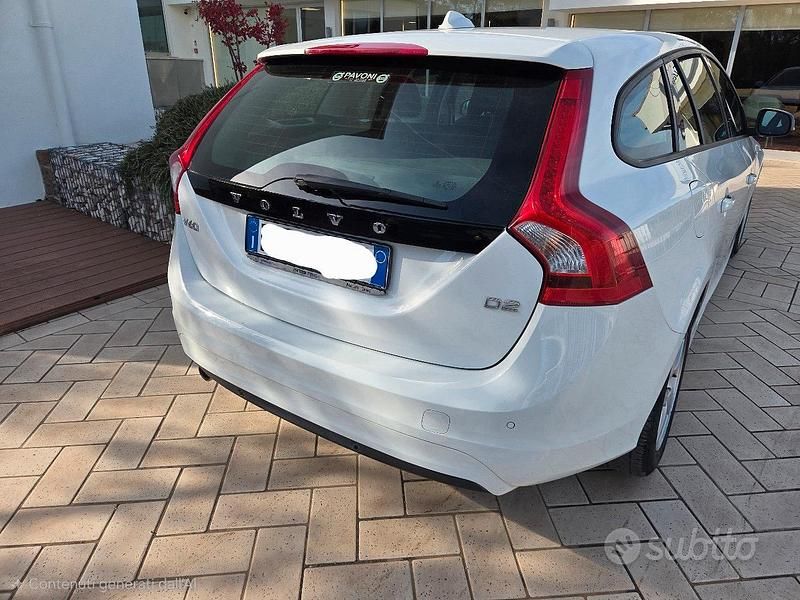 Usata Volvo V60 120 CV (88 kW) 2017 Bianco Station wagon
