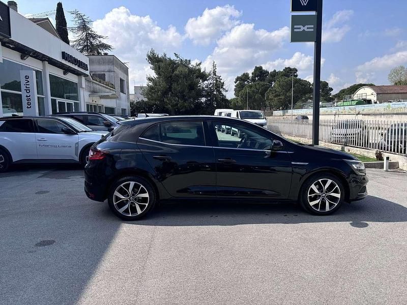 Usata Renault Mégane IV Bose Edition 131 CV (96 kW) 2016 Nero Utilitaria