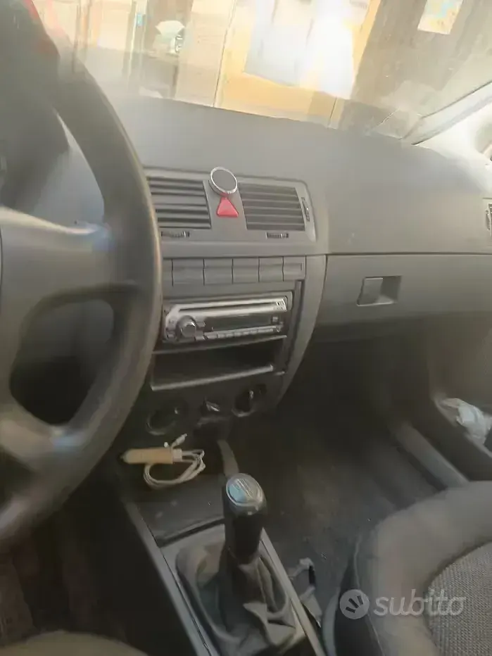 Usata Skoda Fabia 75 CV (55 kW) 2005 Grigio Berlina
