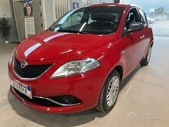 Usata Lancia Ypsilon Silver 69 CV (50 kW) 2017 Rosso Utilitaria