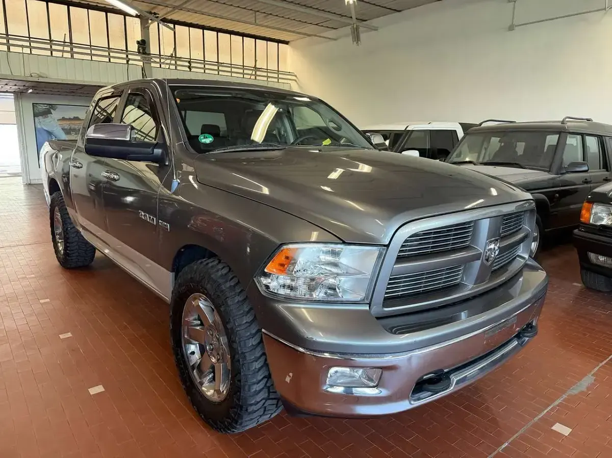 Usata Dodge Ram 390 CV (286 kW) 2011 Grigio Pick-up