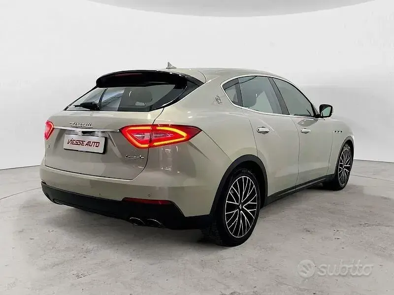 Usata Maserati Levante 275 CV (202 kW) 2018 Beige SUV