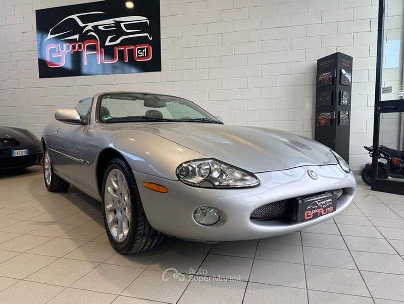 Usata Jaguar XK 363 CV (266 kW) 2002 Argento Cabrio
