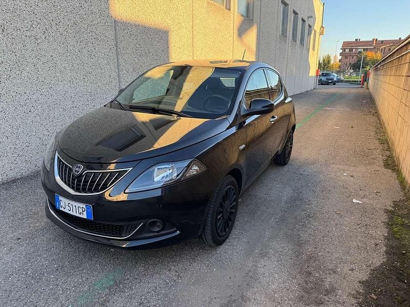 Nero Usata 2022 Lancia Ypsilon Gold Due volumi | 9700 € (Ottimo prezzo) - Immagine 1/4