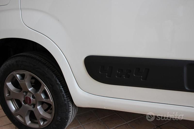 Usata Fiat Panda 4x4 S 84 CV (61 kW) 2020 Bianco Utilitaria
